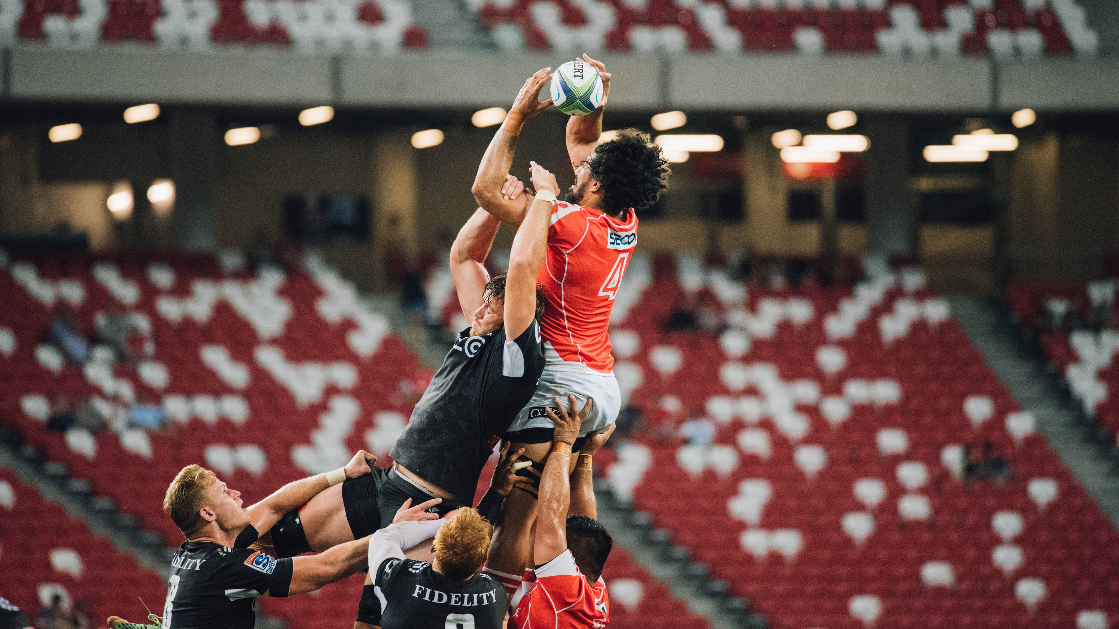 东决关键战焦点战，公牛击溃新疆队，一场跨越时空的篮球对话